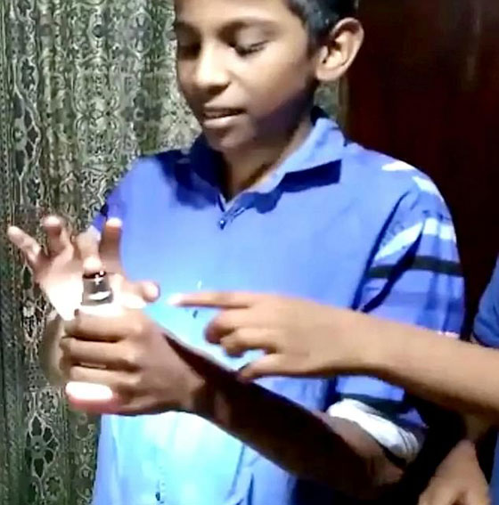طفل خارق يضيء 