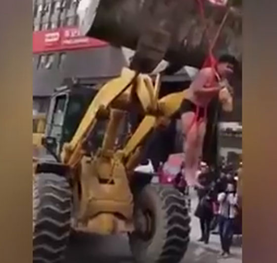 فيديو محرج.. عريس صيني يتعرض لأسوأ مقلب في العالم صورة رقم 1