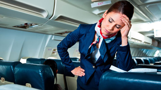  10 عبارات مهينة لا تحاول قولها لمضيفات الطيران! صورة رقم 4