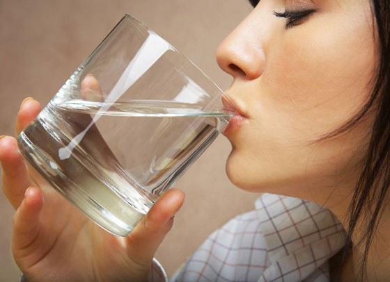 10 فوائد مذهلة لشرب الماء صباحا على معدة فارغة صورة رقم 2