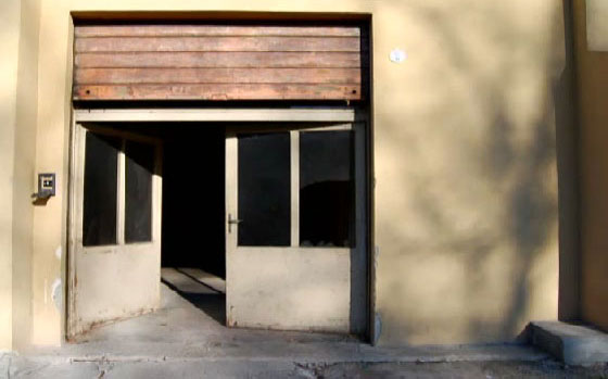 مهندس معماري يحول مرآب سيارات الى منزل فاخر.. فيديو صورة رقم 1
