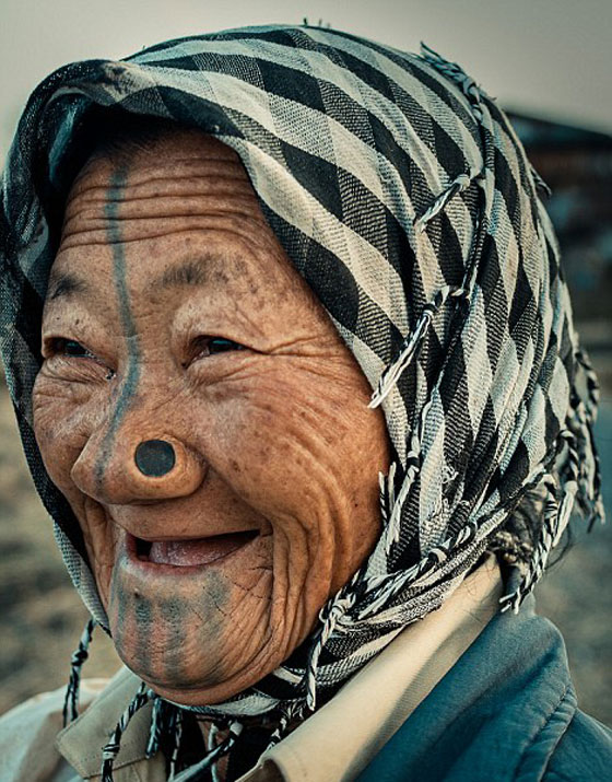 صور طقوس غريبة لنساء قبيلة هندية لمنع التحرش والاغتصاب  صورة رقم 2