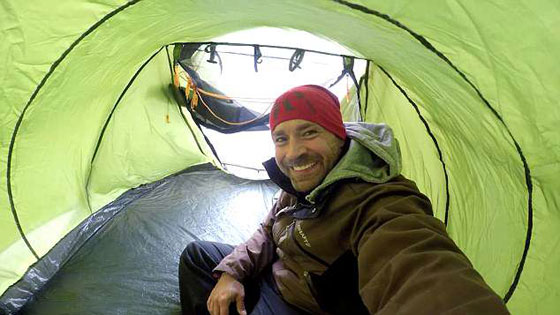 فيديو مدهش.. مغامر يتزحلق من أعلى مدخنة 39 مترا دون وسائل أمان! صورة رقم 4