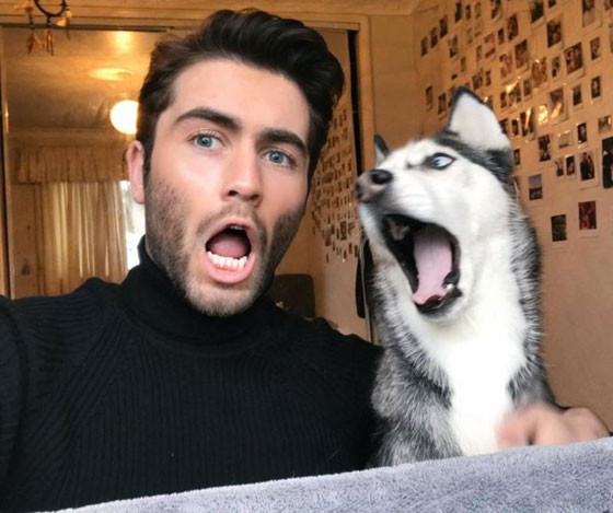 حيوانات تقلد أصحابها بحركات طريفة أثناء التقاط الصور صورة رقم 4