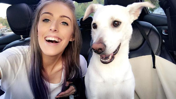 حيوانات تقلد أصحابها بحركات طريفة أثناء التقاط الصور صورة رقم 5