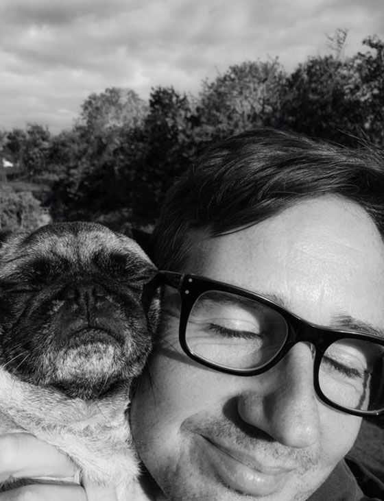 حيوانات تقلد أصحابها بحركات طريفة أثناء التقاط الصور صورة رقم 8