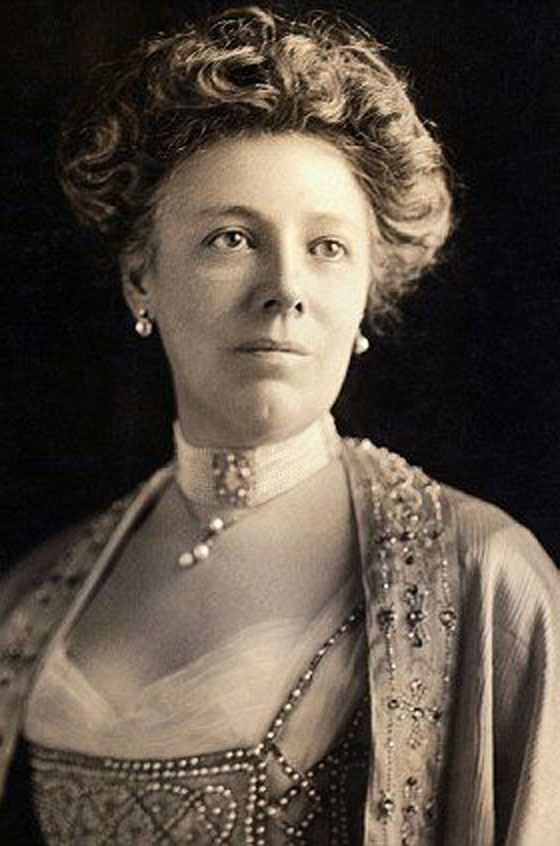 أسرار وحقائق مثيرة عن زوجات أشهر الزعماء السابقين حول العالم صورة رقم 3 أسرار وحقائق مثيرة عن زوجات أشهر الزعماء السابقين حول العالم صورة رقم 3