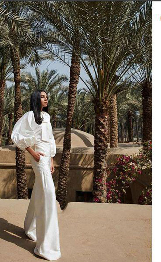يمنح إطلالة رشيقة..  أبرز إطلالات النجمات بالبنطلون الشارلستون صورة رقم 5