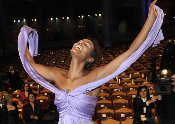صور عارضات سمراوات من السودان هربن من الحرب إلى عالم الشهرة صورة رقم 7
