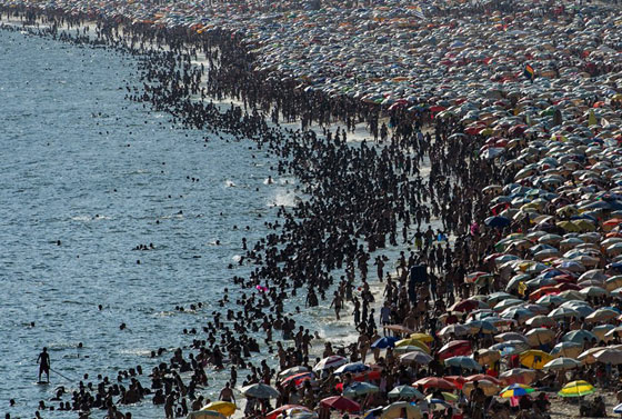 صور شاطئ داليان بالصين الأكثر ازدحاما في العالم صورة رقم 11
