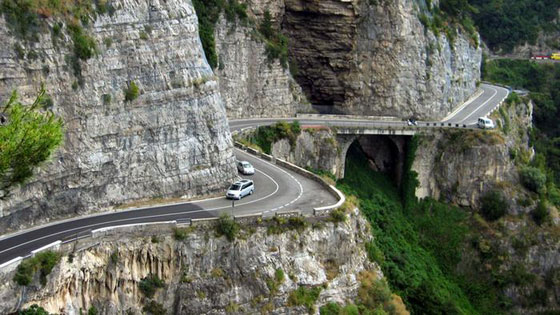 طرق الموت.. إليكم أغرب وأخطر 7 شوارع في العالم صورة رقم 7