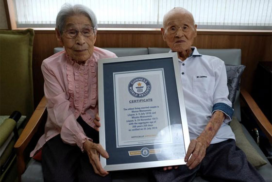 زوجان يابانيان يدخلان موسوعة غينيس لأكبر زوجان بالعالم، فما سر دوام زواجهما 80 عاما؟ صورة رقم 1