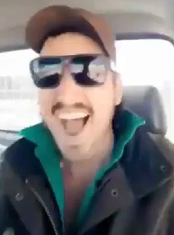 فيديو قاسي.. سائق أسترالي يقوم بدهس موكب من النعام عن عمد وهو يضحك! صورة رقم 6 فيديو قاسي.. سائق أسترالي يقوم بدهس موكب من النعام عن عمد وهو يضحك! صورة رقم 6