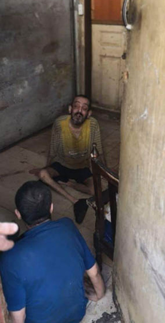 صور مروعة: شقيقان سوريان معاقان يعيشان في لبنان مع الجرذان والأوساخ صورة رقم 1 صور مروعة: شقيقان سوريان معاقان يعيشان في لبنان مع الجرذان والأوساخ صورة رقم 1