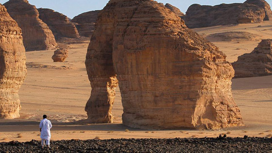 أغرب الصخور الهائلة: صخرة الفيل العملاقة في السعودية تشكلت من الصخور الرملية صورة رقم 5