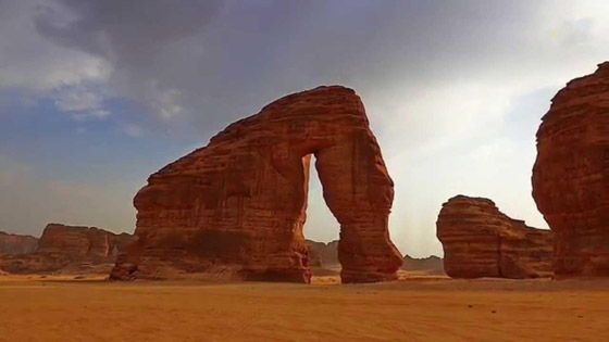 أغرب الصخور الهائلة: صخرة الفيل العملاقة في السعودية تشكلت من الصخور الرملية صورة رقم 6