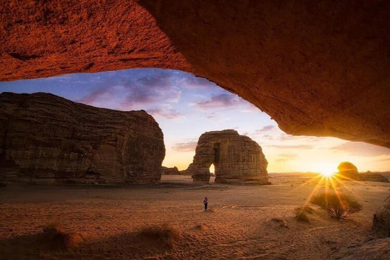 أغرب الصخور الهائلة: صخرة الفيل العملاقة في السعودية تشكلت من الصخور الرملية صورة رقم 7