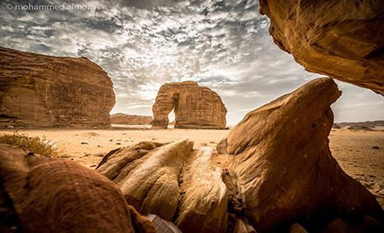 أغرب الصخور الهائلة: صخرة الفيل العملاقة في السعودية تشكلت من الصخور الرملية صورة رقم 8