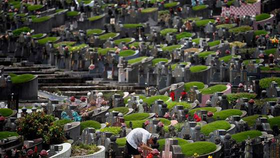 تعرفوا على أكبر وأغرب المقابر وأكثرها ازدحاما في مدن العالم صورة رقم 4
