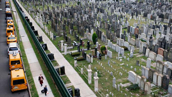 تعرفوا على أكبر وأغرب المقابر وأكثرها ازدحاما في مدن العالم صورة رقم 6