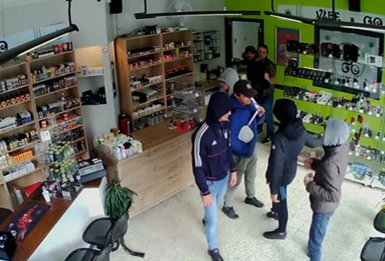  القبض على أذكى عصابة لصوص حاولت سرقة متجر صورة رقم 1