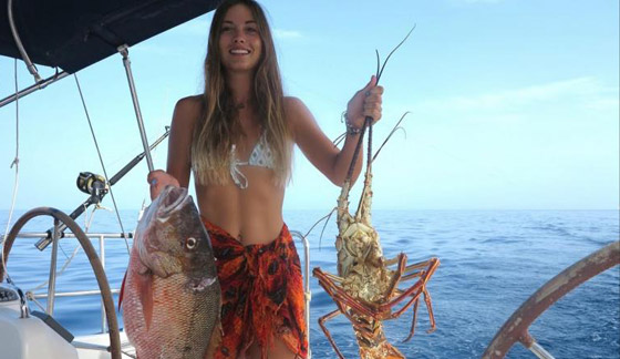  هل بإمكانك أن تعيش حياة في وسط البحار كهذان الزوجان ؟ صورة رقم 3