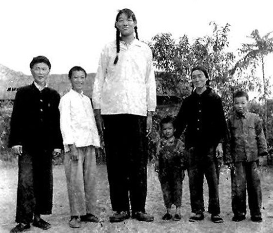 تعرفوا على أطوال نساء العالم.. أقصرهن طولها متران و17 سنتيمترا! صورة رقم 1