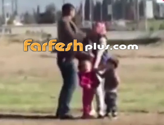 فيديو صادم لرجل يعتدي على زوجته بالضرب المبرح أمام أطفالهما بالشارع! صورة رقم 3 فيديو صادم لرجل يعتدي على زوجته بالضرب المبرح أمام أطفالهما بالشارع! صورة رقم 3