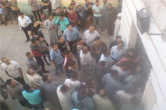 الصلاة على جثامين شهداء المنيا وطفل ناجي يروي ما فعله الارهابيون: فيديو صورة رقم 1 الصلاة على جثامين شهداء المنيا وطفل ناجي يروي ما فعله الارهابيون: فيديو صورة رقم 1