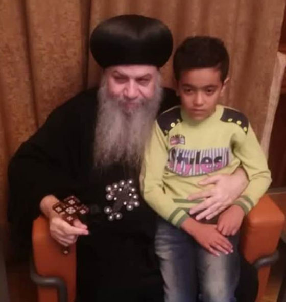 الصلاة على جثامين شهداء المنيا وطفل ناجي يروي ما فعله الارهابيون: فيديو صورة رقم 4 الصلاة على جثامين شهداء المنيا وطفل ناجي يروي ما فعله الارهابيون: فيديو صورة رقم 4