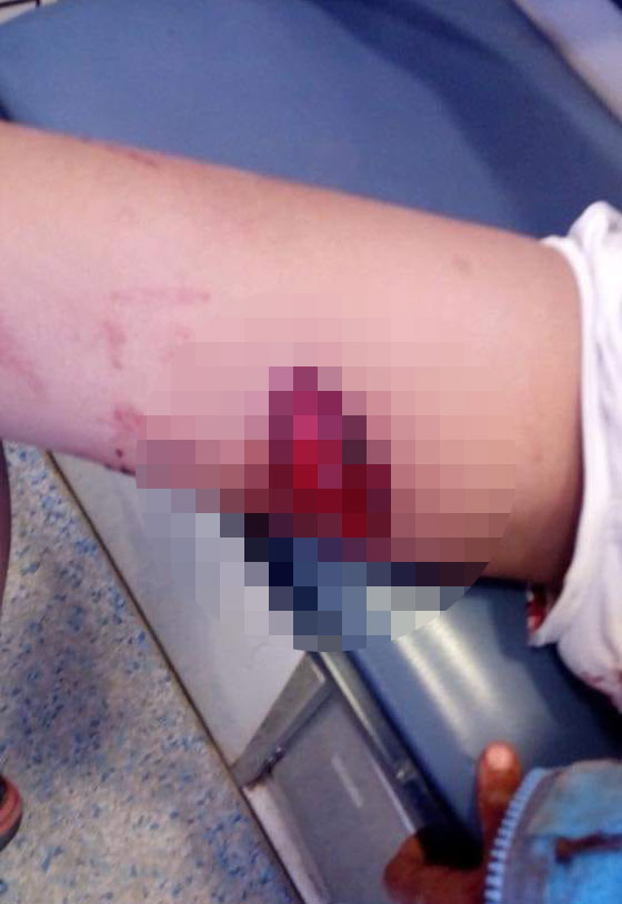 الصلاة على جثامين شهداء المنيا وطفل ناجي يروي ما فعله الارهابيون: فيديو صورة رقم 18 الصلاة على جثامين شهداء المنيا وطفل ناجي يروي ما فعله الارهابيون: فيديو صورة رقم 18