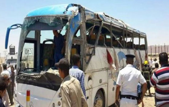 الصلاة على جثامين شهداء المنيا وطفل ناجي يروي ما فعله الارهابيون: فيديو صورة رقم 3 الصلاة على جثامين شهداء المنيا وطفل ناجي يروي ما فعله الارهابيون: فيديو صورة رقم 3
