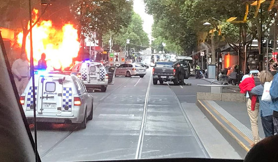 فيديو وصور: عملية طعن في ملبورن الأسترالية وسقوط قتيل وجرحى! صورة رقم 5 فيديو وصور: عملية طعن في ملبورن الأسترالية وسقوط قتيل وجرحى! صورة رقم 5