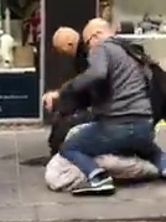 فيديو وصور: عملية طعن في ملبورن الأسترالية وسقوط قتيل وجرحى! صورة رقم 6 فيديو وصور: عملية طعن في ملبورن الأسترالية وسقوط قتيل وجرحى! صورة رقم 6