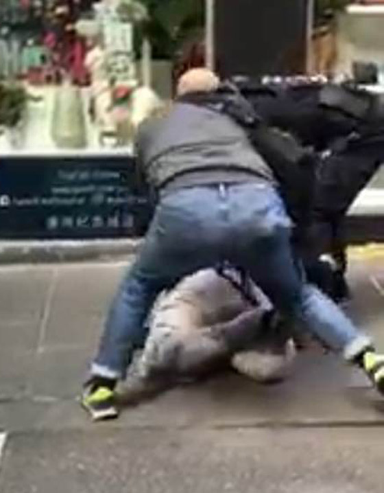 فيديو وصور: عملية طعن في ملبورن الأسترالية وسقوط قتيل وجرحى! صورة رقم 7 فيديو وصور: عملية طعن في ملبورن الأسترالية وسقوط قتيل وجرحى! صورة رقم 7