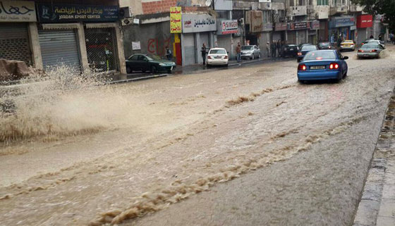 الكارثة تتجدد: ارتفاع عدد الضحايا وإجلاء الآلاف جراء السيول والأمطار في الأردن صورة رقم 9 الكارثة تتجدد: ارتفاع عدد الضحايا وإجلاء الآلاف جراء السيول والأمطار في الأردن صورة رقم 9