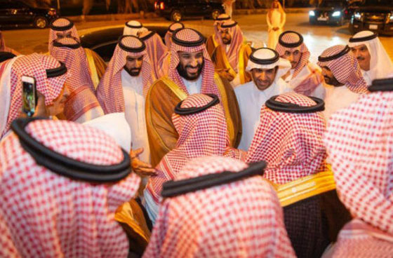 فيديو: كيف رد ولي العهد محمد بن سلمان على مسن سعودي دعاه لشرب القهوة؟ صورة رقم 3 فيديو: كيف رد ولي العهد محمد بن سلمان على مسن سعودي دعاه لشرب القهوة؟ صورة رقم 3