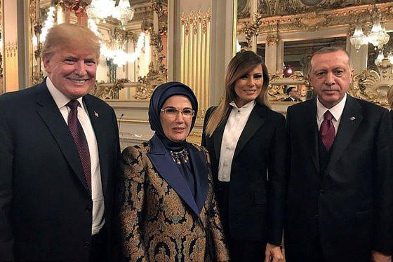 إطلالة ميلانيا ترامب اللافتة في باريس: أناقة ورقي مميز! صور صورة رقم 5 إطلالة ميلانيا ترامب اللافتة في باريس: أناقة ورقي مميز! صور صورة رقم 5