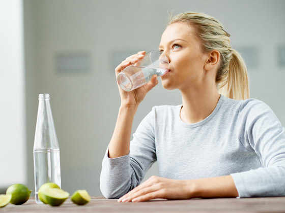 احذر.. الافراط في شرب الماء قد يؤذيك صورة رقم 1