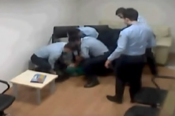 القبض على 4 ضباط شرطة أتراك اعتدوا على مسافرة أمريكية فتسببوا بوفاتها صورة رقم 8
