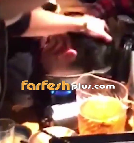فيديو صادم.. رئيس شركة يابانية يضع وجه موظف داخل وعاء حساء مغلي صورة رقم 2 فيديو صادم.. رئيس شركة يابانية يضع وجه موظف داخل وعاء حساء مغلي صورة رقم 2