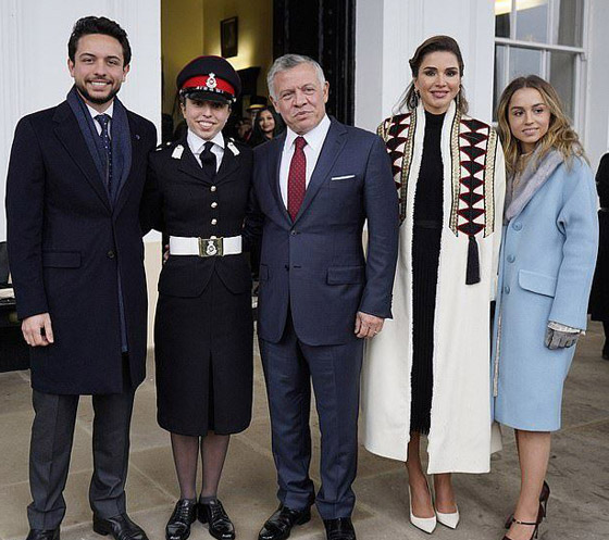 صور وفيديو ملك وملكة الأردن بحفل تخرج الأميرة سلمى بأكاديمية لندن صورة رقم 3 صور وفيديو ملك وملكة الأردن بحفل تخرج الأميرة سلمى بأكاديمية لندن صورة رقم 3