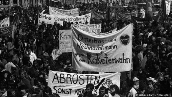 أحداث تاريخية وأيقونات بارزة في ثمانينات القرن الماضي صورة رقم 1