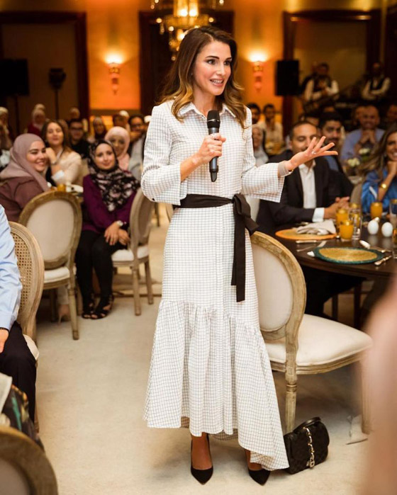 صور الملكة رانيا تتألق بأزياء مصممين عرب لتشجيع الابداع العربي صورة رقم 9