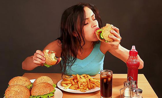 صورة رقم 3 - احذروا هذه العادات الخاطئة قد تسرع من الشيخوخة صورة رقم 3 - احذروا هذه العادات الخاطئة قد تسرع من الشيخوخة