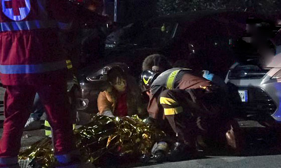 إيطاليا: مقتل وإصابة أكثر من 120 شخصا في ملهى ليلي صورة رقم 5 إيطاليا: مقتل وإصابة أكثر من 120 شخصا في ملهى ليلي صورة رقم 5