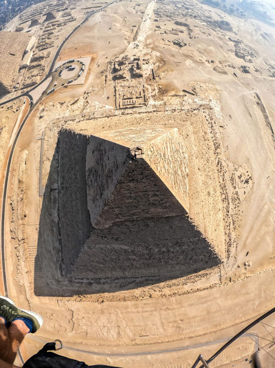 فيديو يخطف الأنفاس: مغامر إسباني يصور أهرامات الجيزة المصرية من علو صورة رقم 6
