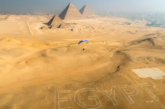 فيديو يخطف الأنفاس: مغامر إسباني يصور أهرامات الجيزة المصرية من علو صورة رقم 11