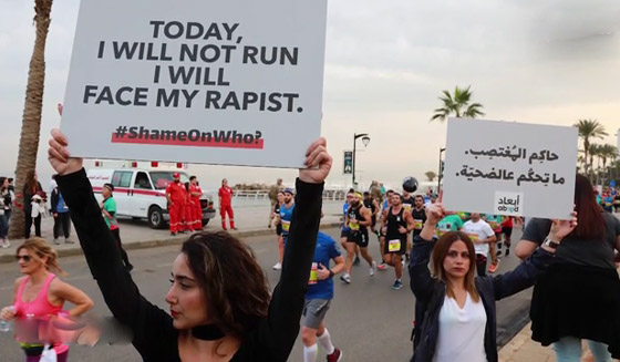 (مين الفلتان).. اللبنانية منال عيسى تصرخ (لقد اغتصبت) في شوارع بيروت صورة رقم 4 (مين الفلتان).. اللبنانية منال عيسى تصرخ (لقد اغتصبت) في شوارع بيروت صورة رقم 4