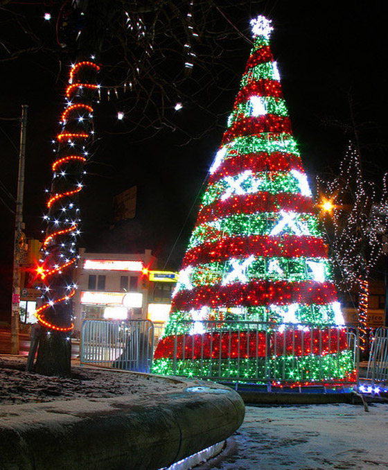 هل تعرفون كيف بدأت شجرة الكريسماس؟ تعرفوا إلى حكاية شجرة الميلاد صورة رقم 3 هل تعرفون كيف بدأت شجرة الكريسماس؟ تعرفوا إلى حكاية شجرة الميلاد صورة رقم 3